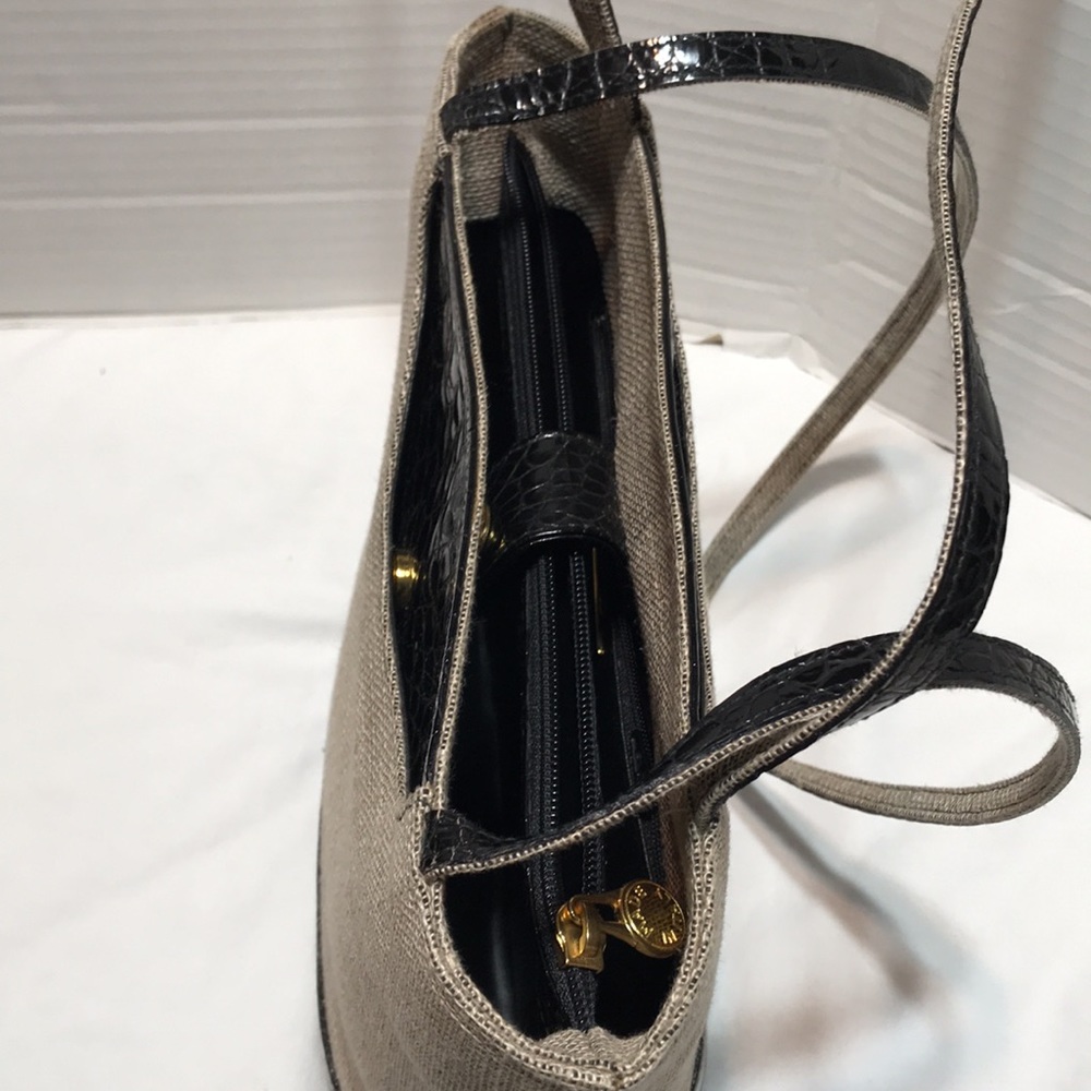 Retta Wollfe genuine alligator and cloth made in Italy shoulder bucket bag. - Picture 12 of 13